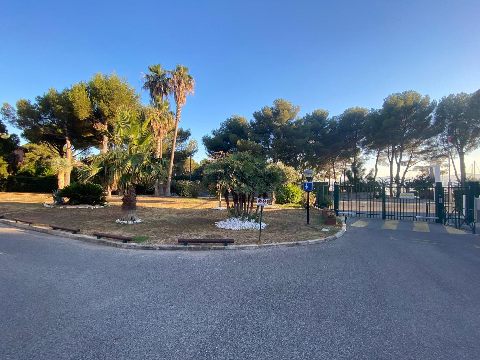 Appartement Face Mer Et Port Santa Lucia Climatise Et Wifi Сен-Рафаэль Экстерьер фото